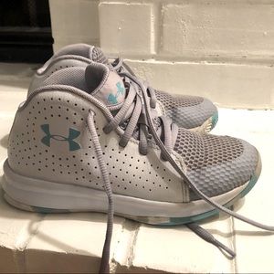 Boys basketball shoes